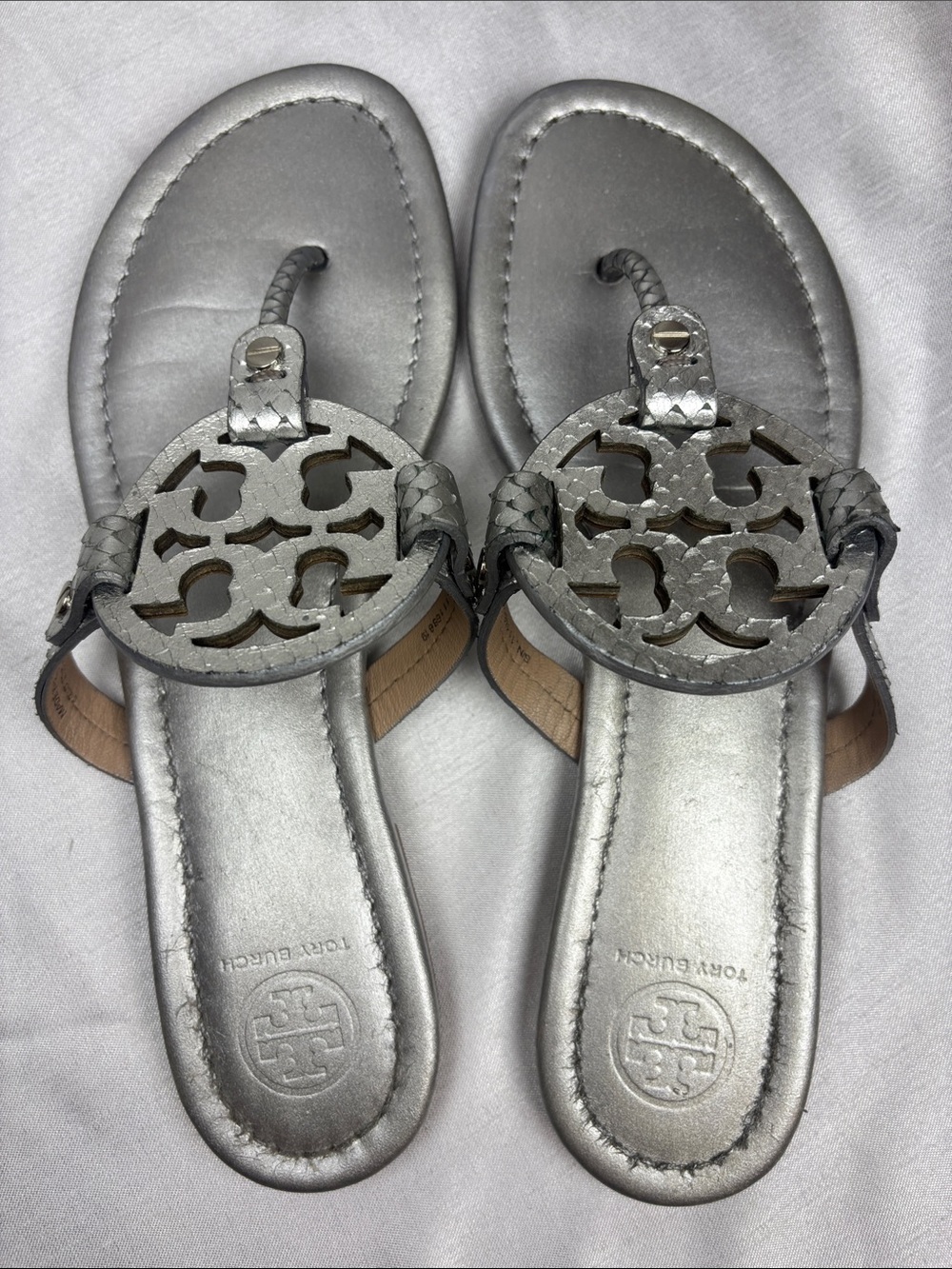 Tory Burch Miller Silver Metallic Logo Thong Sandals - Picture 5 of 11